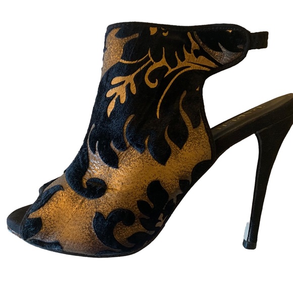 Black velvet metallic antique gold high heel peep toe shootie size 7.5 - Picture 1 of 6